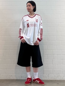 「adidas（アディダス）のリバプールFC 26/27 アウェイ レプリカ 長袖ユニフォーム（トップス、ホワイト系）」を使った、RHさん（レディース・158cm）の夏コーディネート