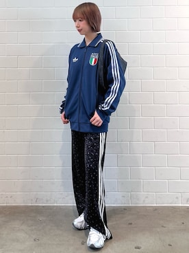 「adidas（アディダス）のadidas Originalsワイドレッグ・サテン・パンツ / アディダスオリジナルス adidas Originals（その他パンツ、グレー系）」を使った、RHさん（レディース・158cm）の春コーディネート
