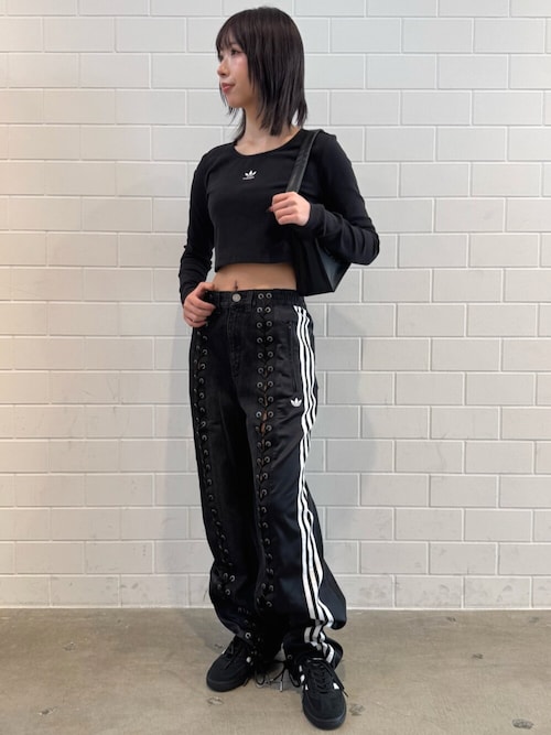 エッセンシャルズ リブ クロップ 長袖Tシャツ / ロンT / アディダス