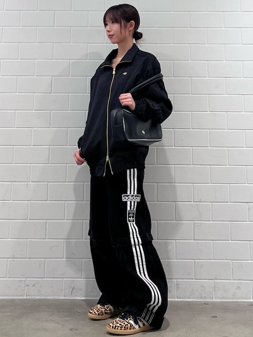 アディダス アイビーパーク ビヨンセ 黒のテーラードジャケット