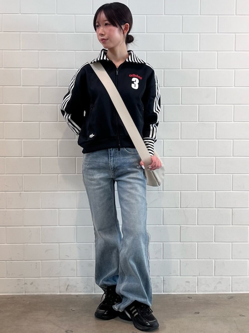 adidas リメイク　デニムパンツ　フレアパンツ adidas（アディダス） ジーンズ デニム デニムパンツ ウォッシュド