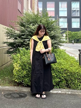 「ITEMS URBANRESEARCH（アイテムズ アーバンリサーチ）の『イージーケア』テントシルエットワンピース（ワンピース、ブラック系）」を使った、ミサキさん（レディース・156cm）の夏コーディネート