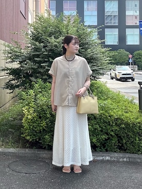 「ITEMS URBANRESEARCH（アイテムズ アーバンリサーチ）のカットレースフレアスカート（スカート、ホワイト系）」を使った、ミサキさん（レディース・156cm）の夏コーディネート