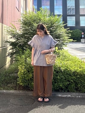 「ITEMS URBANRESEARCH（アイテムズ アーバンリサーチ）の『洗濯可』ヨウリュウワイドパンツ（その他パンツ、ブラウン系）」を使った、ミサキさん（レディース・156cm）の夏コーディネート