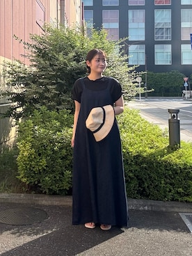 「ITEMS URBANRESEARCH（アイテムズ アーバンリサーチ）の綿麻デニムキャミワンピース（ワンピース、ブルー系）」を使った、ミサキさん（レディース・156cm）の夏コーディネート