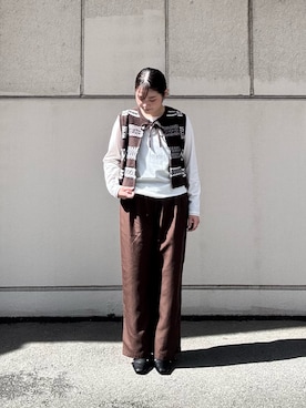 「KBF（ケイビーエフ）のジャガードリメイクベスト（ベスト、ブラウン系）」を使った、ミサキさん（レディース・156cm）の秋コーディネート