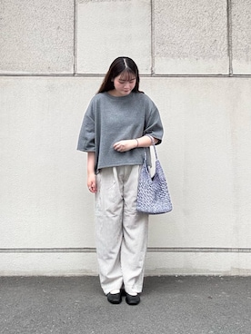 「ITEMS URBANRESEARCH（アイテムズ アーバンリサーチ）のダンボールコクーンプルオーバー（Tシャツ/カットソー、グレー系）」を使った、ミサキさん（レディース・156cm）の秋コーディネート