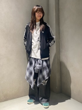 「adidas（アディダス）のガゼル / Gazelle（シューズ、グリーン系）」を使った、ayakaさん（レディース・159cm）の秋コーディネート