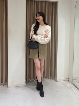 「CAPRICIEUX LE'MAGE（カプリシューレマージュ）の【前後2way】ブローチ付FOXカシミアニット（ニット/セーター、ホワイト系）」を使った、kyom_98さん（レディース・163cm）の秋コーディネート