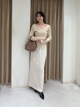 「CAPRICIEUX LE'MAGE（カプリシューレマージュ）の【WEB限定】クロスVネックニット（ニット/セーター、ベージュ系）」を使った、kyom_98さん（レディース・163cm）の秋コーディネート