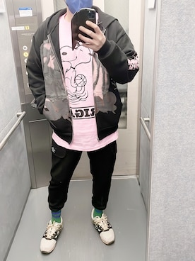 「travisscott」｜「アイテム（スウェットパンツ）」を使った、yuichi19800819さん（メンズ・180cm）の春コーディネート
