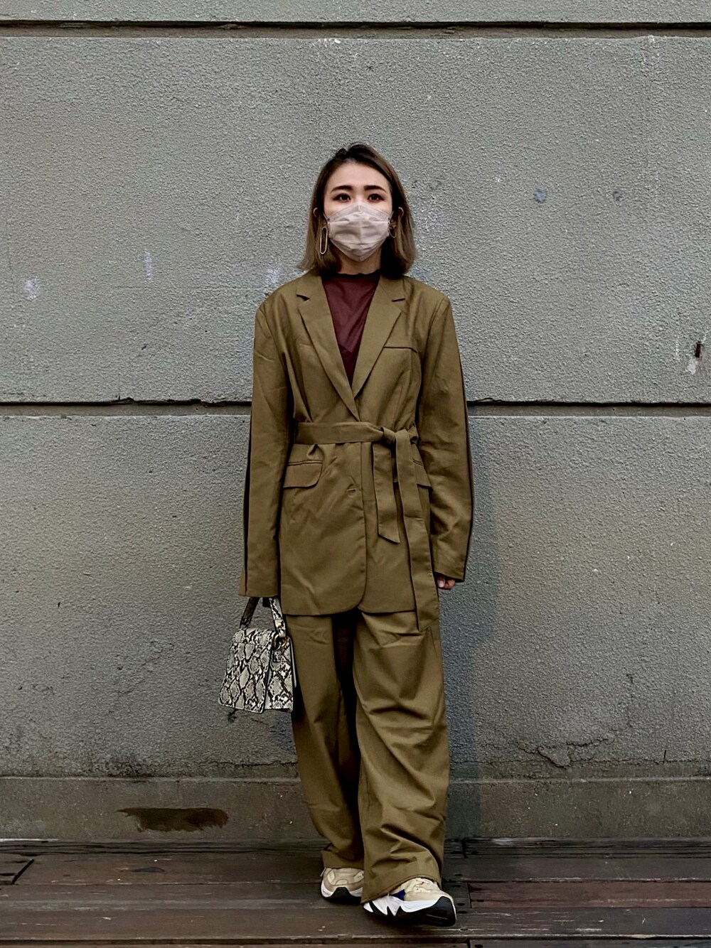 「mouggan、mouggan girl」｜「mougganのアイテム（ジャケット/アウター、ブラウン系）」を使った、menghanさん（レディース・158cm）の秋コーディネートの1枚目の写真