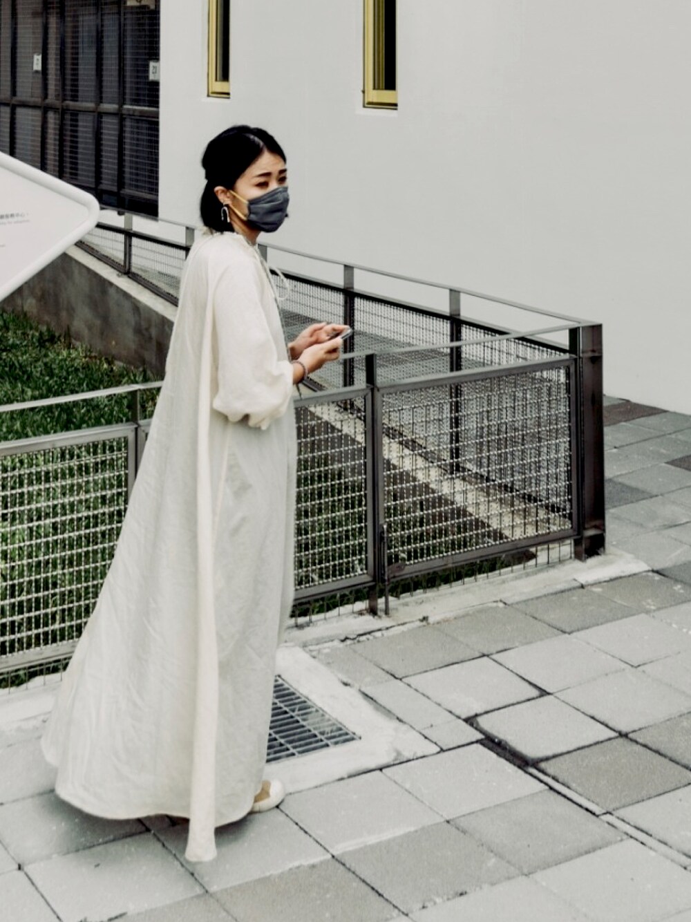 「ZARA、:dc facemask」｜「ZARAのアイテム（ワンピース、ホワイト系）」を使った、menghanさん（レディース・158cm）の秋コーディネートの1枚目の写真