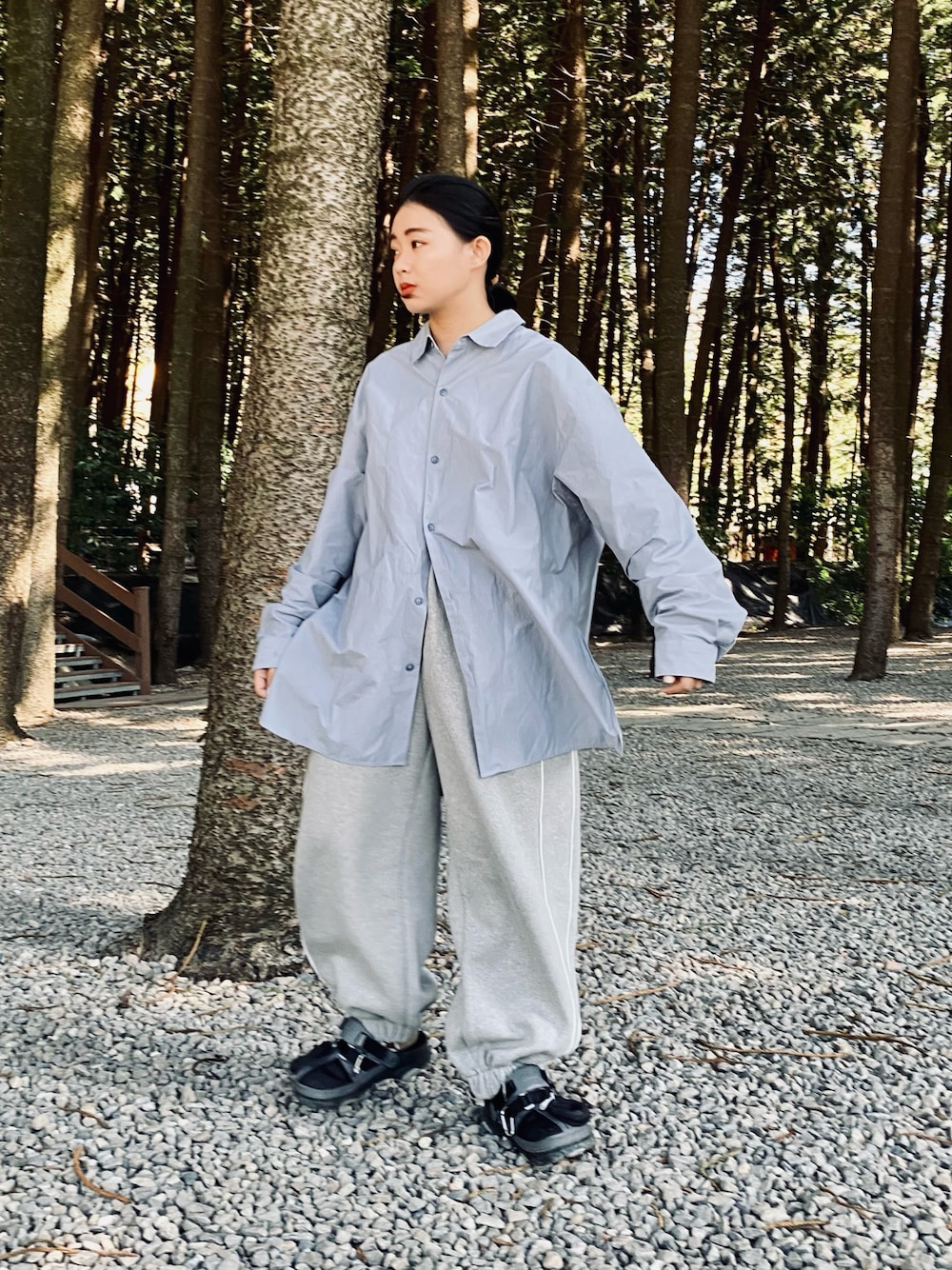 「hongclothing、GU、crocsxbeama」｜「GUのアイテム（シャツ/ブラウス、ブルー系）」を使った、menghanさん（レディース・158cm）の秋コーディネートの1枚目の写真