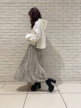 パーカーを使った ヒョウ柄スカート の人気ファッションコーディネート Wear