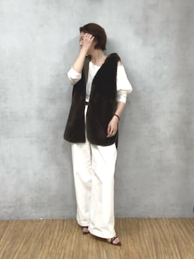 「RIVE DROITE（リヴドロワ）の【大人の肌見せ/抜け感◎/接触冷感/汗じみ防止付き】シアードルマンカットソー（T Shirts、ホワイト系）」を使った、shihoさん（レディース・165cm）の夏コーディネート