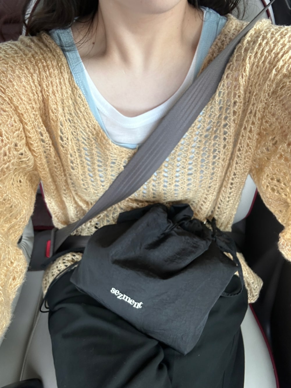 「merlot、GU、秋っぽコーデ更新中、レイヤードスタイル、秋のコーデ、休日スタイル、今日のコーデ、秋服、パンツスタイル、おでかけコーデ、ゆったりコーデ、秋先取りコーデ、ニット、タンクトップ」｜「MERLOTのモヘアライクローゲージルーズニット（ニット/セーター、イエロー系）」を使った、nanacoさん（レディース・158cm）の秋コーディネートの1枚目の写真