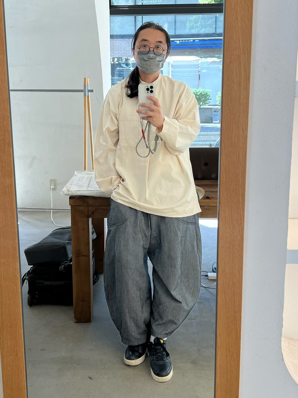 「秋のコーデ、今日のコーデ、おっさんコーデ、シンプルコーデ、オニツカタイガー、Onitsuka Tiger、UZUiRO、HINSON、Topologie、ヒンソン」｜「UZUiROのアイテム（その他パンツ、グレー系）」を使った、Bunさん（メンズ・171cm）の秋コーディネートの1枚目の写真