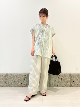 「かぐれ（カグレ）のリネンフリルフレンチシャツ（シャツ/ブラウス、グリーン系）」を使った、かなみさん（レディース・160cm）の春コーディネート