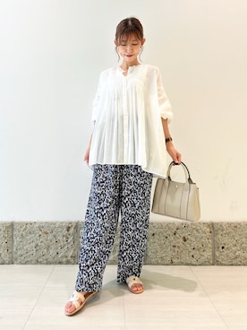 「URBAN RESEARCH DOORS（アーバンリサーチドアーズ）の『接触冷感/吸水速乾/イージーケア』フラワープリントドライタッチリラックスパンツ（その他パンツ）」を使った、かなみさん（レディース・160cm）の夏コーディネート