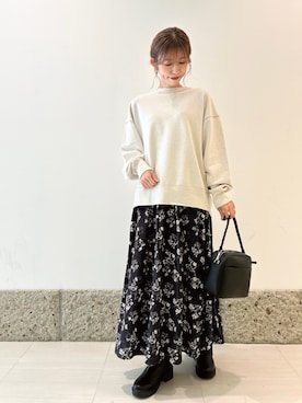 「アイテム（スウェット）」を使った、かなみさん（レディース・160cm）の秋コーディネート