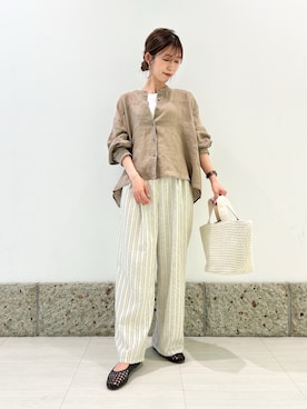 「URBAN RESEARCH DOORS（アーバンリサーチドアーズ）のストライプタックイージーパンツ（その他パンツ、ベージュ系）」を使った、かなみさん（レディース・160cm）の春コーディネート