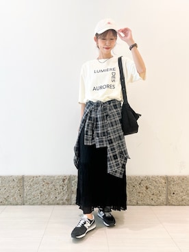 「URBAN RESEARCH DOORS（アーバンリサーチドアーズ）の速乾裏毛ロゴプルオーバー（Tシャツ/カットソー、ベージュ系）」を使った、かなみさん（レディース・160cm）の秋コーディネート