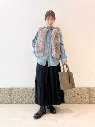 「URBAN RESEARCH(アーバンリサーチ)のシアーデニムシャツ(シャツ/ブラウス)」を使った、かなみさん(レディース・160cm)の秋コーディネート