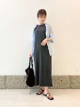 「URBAN RESEARCH DOORS（アーバンリサーチドアーズ）のノースリーブカットリブワンピース | カットワンピ/サマーワンピ/大人カジュアル/リラクシー（ワンピース、グレー系）」を使った、かなみさん（レディース・160cm）の夏コーディネート