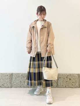 「アイテム（マウンテンパーカー）」を使った、かなみさん（レディース・160cm）の秋コーディネート