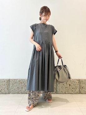 「URBAN RESEARCH DOORS（アーバンリサーチドアーズ）の『接触冷感/吸水速乾/イージーケア』フラワープリントドライタッチリラックスパンツ（その他パンツ）」を使った、かなみさん（レディース・160cm）の夏コーディネート