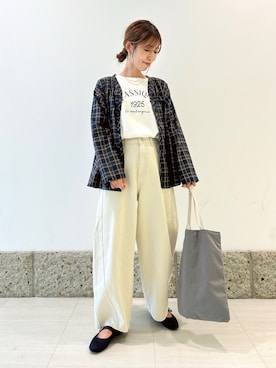 「アイテム（パンプス、ブルー系）」を使った、かなみさん（レディース・160cm）の秋コーディネート