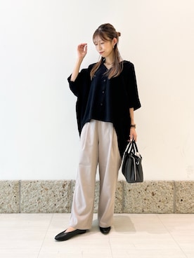 「URBAN RESEARCH DOORS（アーバンリサーチドアーズ）のバックシャーリングドルマンブラウス（シャツ/ブラウス、ブラック系）」を使った、かなみさん（レディース・160cm）の秋コーディネート