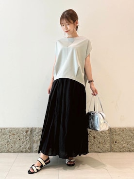 「アイテム（ボストンバッグ、シルバー系）」を使った、かなみさん（レディース・160cm）の夏コーディネート