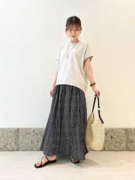 「URBAN RESEARCH DOORS（アーバンリサーチドアーズ）のリネンタッチBACKボタンプルオーバー（Tシャツ/カットソー、グレー系）」を使った、かなみさん（レディース・160cm）の夏コーディネート