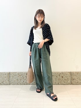 「URBAN RESEARCH DOORS（アーバンリサーチドアーズ）のリネンリヨセルドットドルマンシャツ（シャツ/ブラウス、ブラック系）」を使った、かなみさん（レディース・160cm）の春コーディネート