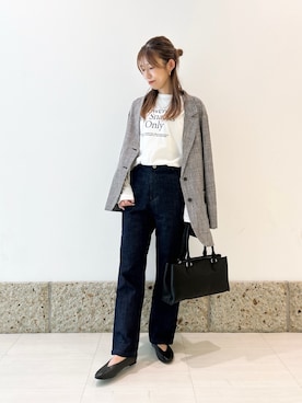 「URBAN RESEARCH DOORS（アーバンリサーチドアーズ）のFORK&SPOON　オーバーサイズロゴロングスリーブTシャツ（Tシャツ/カットソー、ホワイト系）」を使った、かなみさん（レディース・160cm）の秋コーディネート