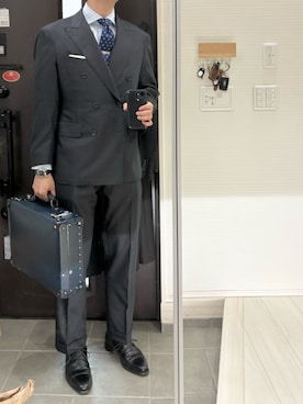 「オーダーメイドスーツのアイテム（スーツセット、グレー系）」を使った、Chrisさん（メンズ・180cm）の春コーディネート