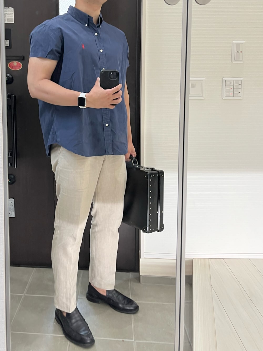 「半袖シャツ、シャツスタイル、シャツ、ネイビー、ネイビー×ホワイト、リネン、リネンパンツ、ローファー、革靴、アメカジ、オトナカジュアル、きれいめカジュアル、春夏コーデ、夏コーデ、大人カジュアル」｜「POLO RALPH LAURENのクラシック フィット リネン シャツ（シャツ/ブラウス、ブルー系）」を使った、Chrisさん（メンズ・181cm）の春コーディネートの1枚目の写真