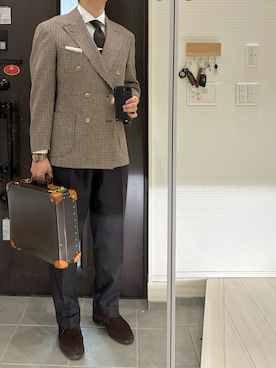 「CROCKETT&JONES（クロケットアンドジョーンズ）のCrockett&Jones / チャッカブーツ / CHERTSEY / Last 224 / C&J21645A-S02D2AB（ブーツ、ブラウン系）」を使った、Chrisさん（メンズ・180cm）の春コーディネート