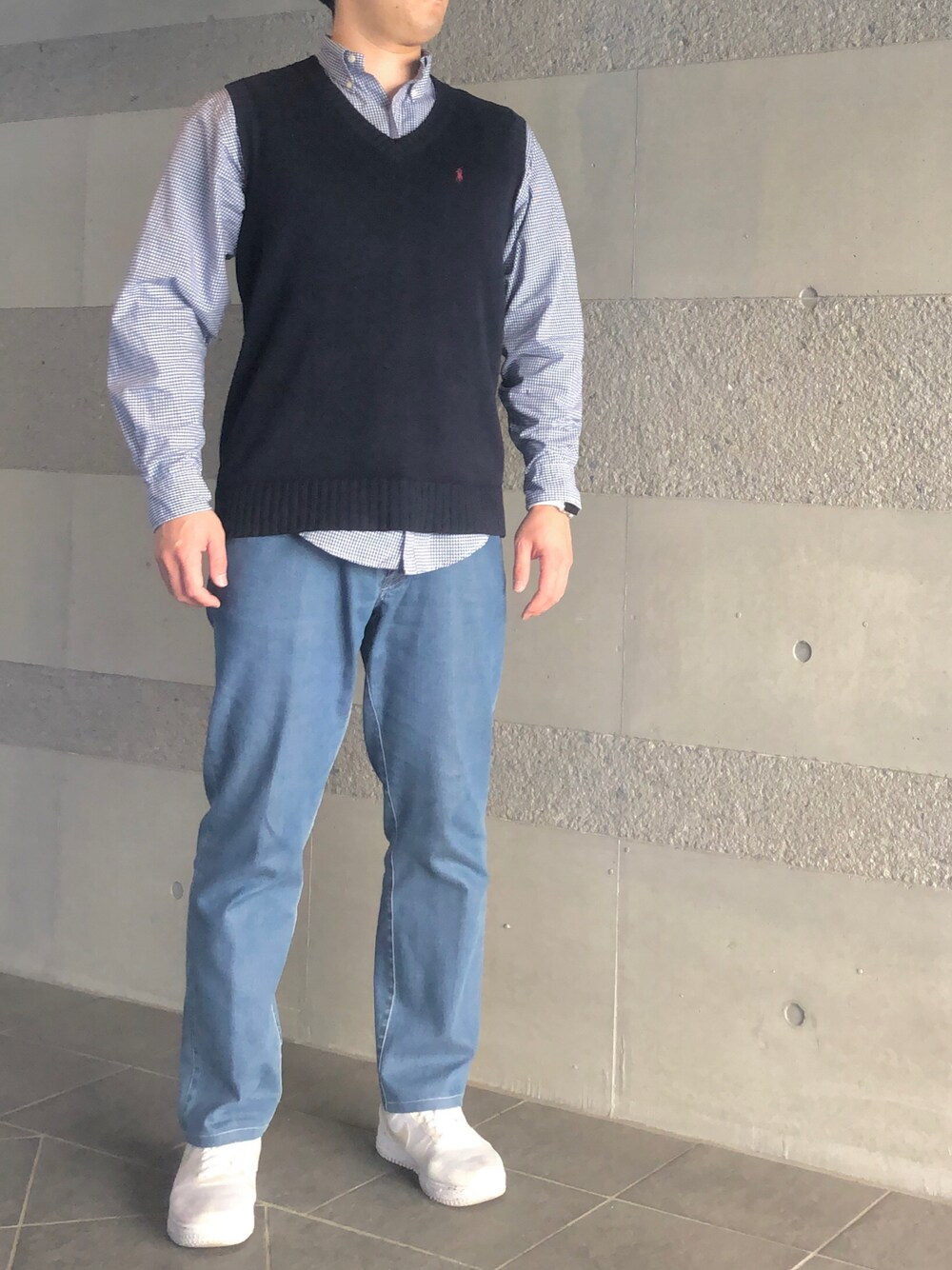 POLO RALPH LAURENのアイテムを使った「ニットベスト×シャツ」の