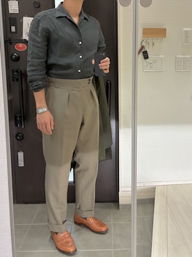 「オーダーメイドスラックスのアイテム（スラックス、ベージュ系）」を使った、Chrisさん（メンズ・180cm）の秋コーディネート