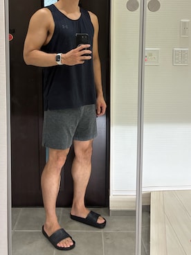 「黒」｜「アイテム（タンクトップ）」を使った、Chrisさん（メンズ・180cm）の秋コーディネート
