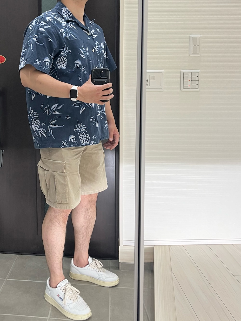 「オープンカラーシャツ、シャツスタイル、シャツ、半袖、半袖シャツ、柄シャツ、ハーフパンツ、カーゴパンツ、白スニーカー、アメカジ、きれいめカジュアル、キレイめ、オトナカジュアル、春夏コーデ、初夏コーデ」｜「POLO RALPH LAURENのカスタム フィット トロピカル ベア シャツ（シャツ/ブラウス、ブルー系）」を使った、Chrisさん（メンズ・181cm）の春コーディネートの1枚目の写真