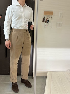 「オーダーメイドスラックスのアイテム（スラックス、ベージュ系）」を使った、Chrisさん（メンズ・180cm）の春コーディネート