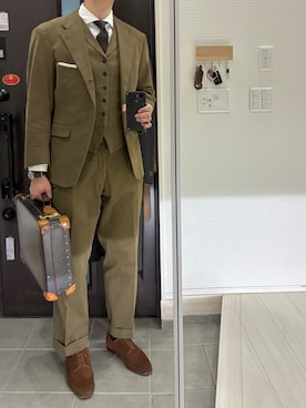 「オーダーメイドシャツのアイテム（シャツ/ブラウス、ホワイト系）」を使った、Chrisさん（メンズ・180cm）の春コーディネート