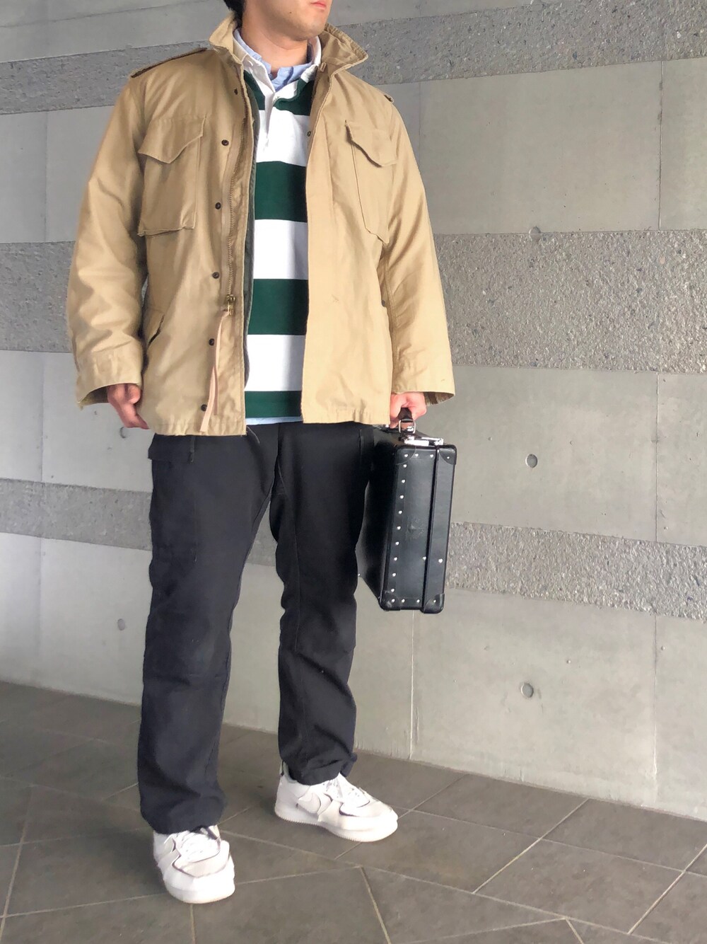 「M65、ミリタリー、ミリタリージャケット、大人コーデ、オトナカジュアル、シャツ、ボーダー、ラガーシャツ、カーゴパンツ、きれいめカジュアル、キレイめ、冬、秋冬コーデ、古着、冬コーデ」｜「U.S. ARMYのアイテム（カーゴパンツ、ブラック系）」を使った、Chrisさん（メンズ・181cm）の冬コーディネートの1枚目の写真
