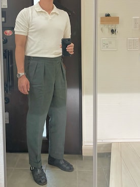 「オーダーメイドリネンスラックスのアイテム（スラックス、グリーン系）」を使った、Chrisさん（メンズ・180cm）の夏コーディネート