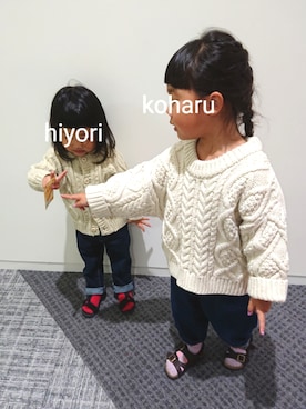 「ケーブルニット」｜「アイテム（サンダル）」を使った、kohahiyoさん（キッズ・100cm）の冬コーディネート