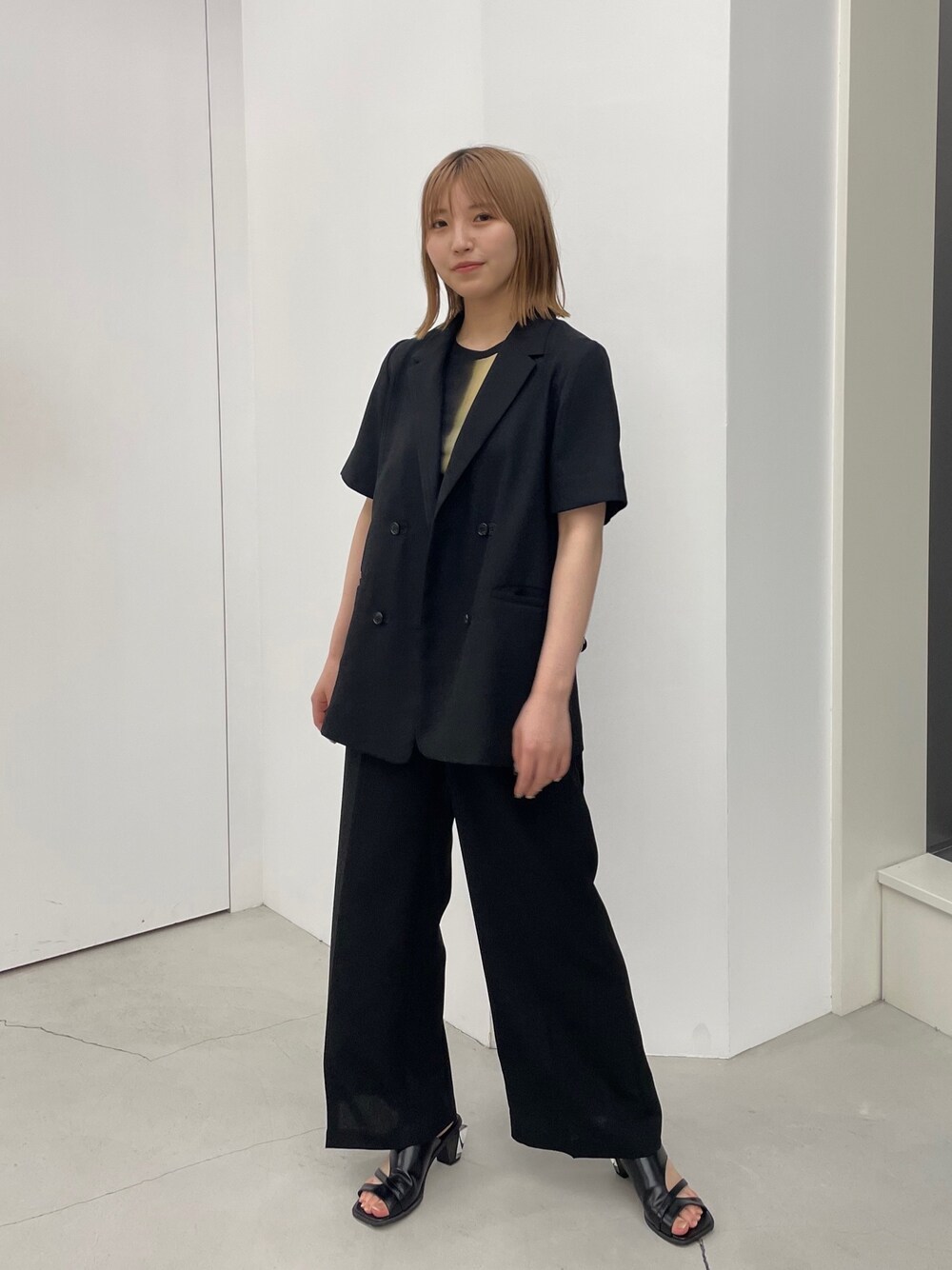 「PUBLIC TOKYOの【新潟県産】【セットアップ対応】【ウォッシャブル/防シワ】リネンライクハーフスリーブシャツジャケット/リネンブラウス（テーラードジャケット、ブラック系）」を使った、rinaさん（レディース・158cm）の夏コーディネートの1枚目の写真